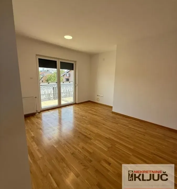 Izdavanje, dvosoban stan, 77m², Salajka, Novi Sad Sve Podlokacije