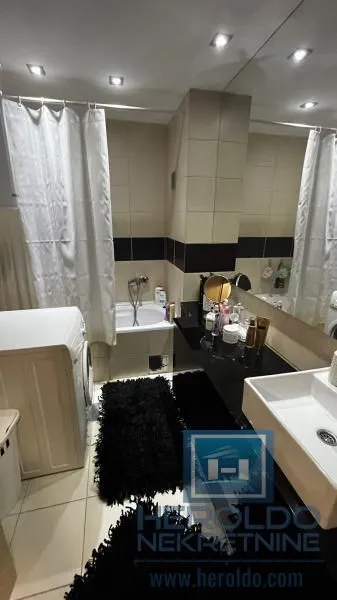 Prodaja, trosoban stan, 71m², Centar, Jagodina