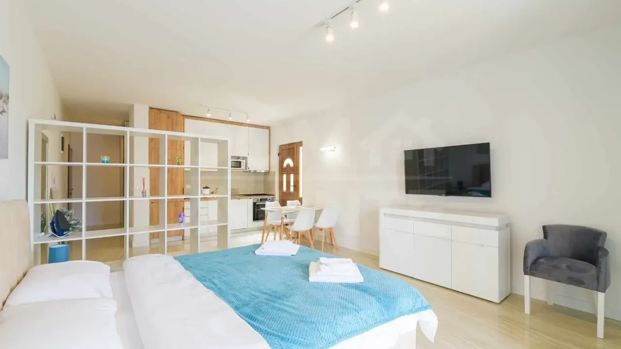 Rent, studio apartment, 52m², Tivat, Crna Gora