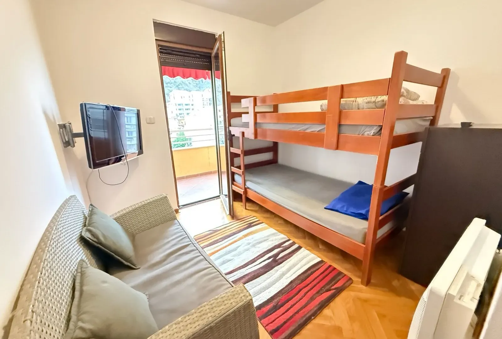 Rent, three bedroom apartment, 70m², Podkošljun, Budva