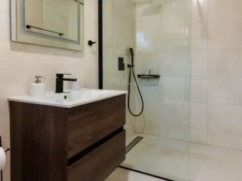 Rent, one bedroom apartment, 42m², Bečići, Budva - image 10