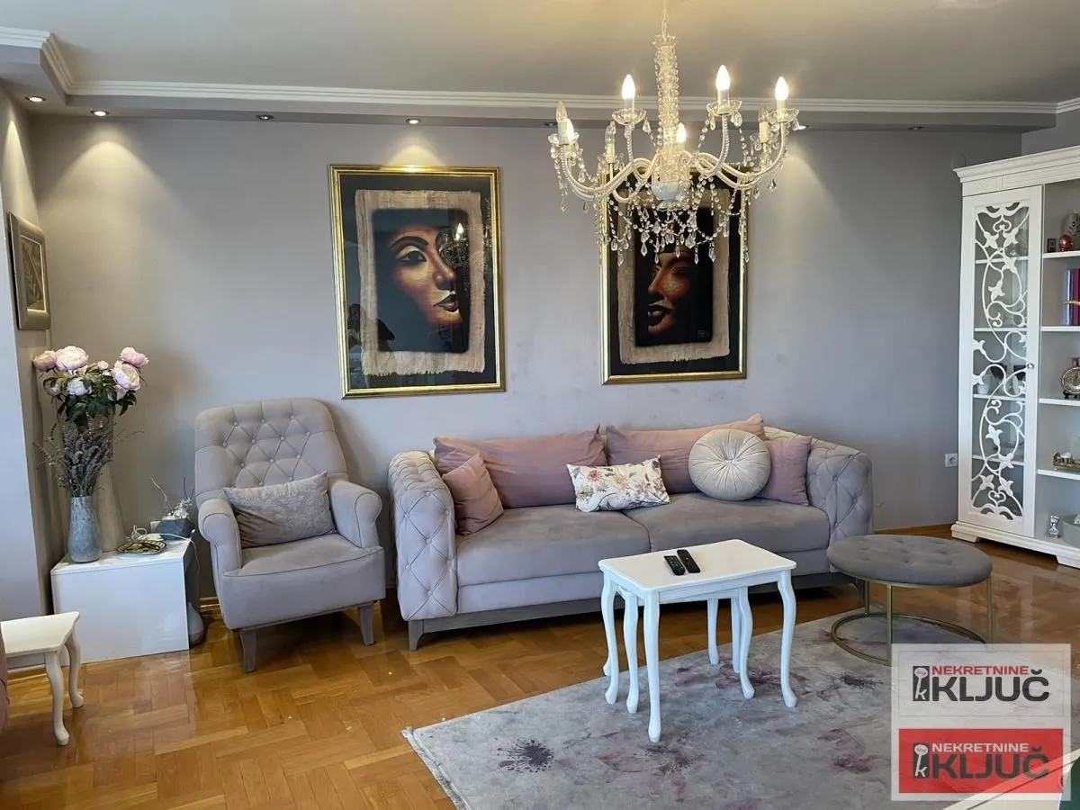 Prodaja, četvorosoban stan, 124m², Grbavica, Novi Sad Sve Podlokacije