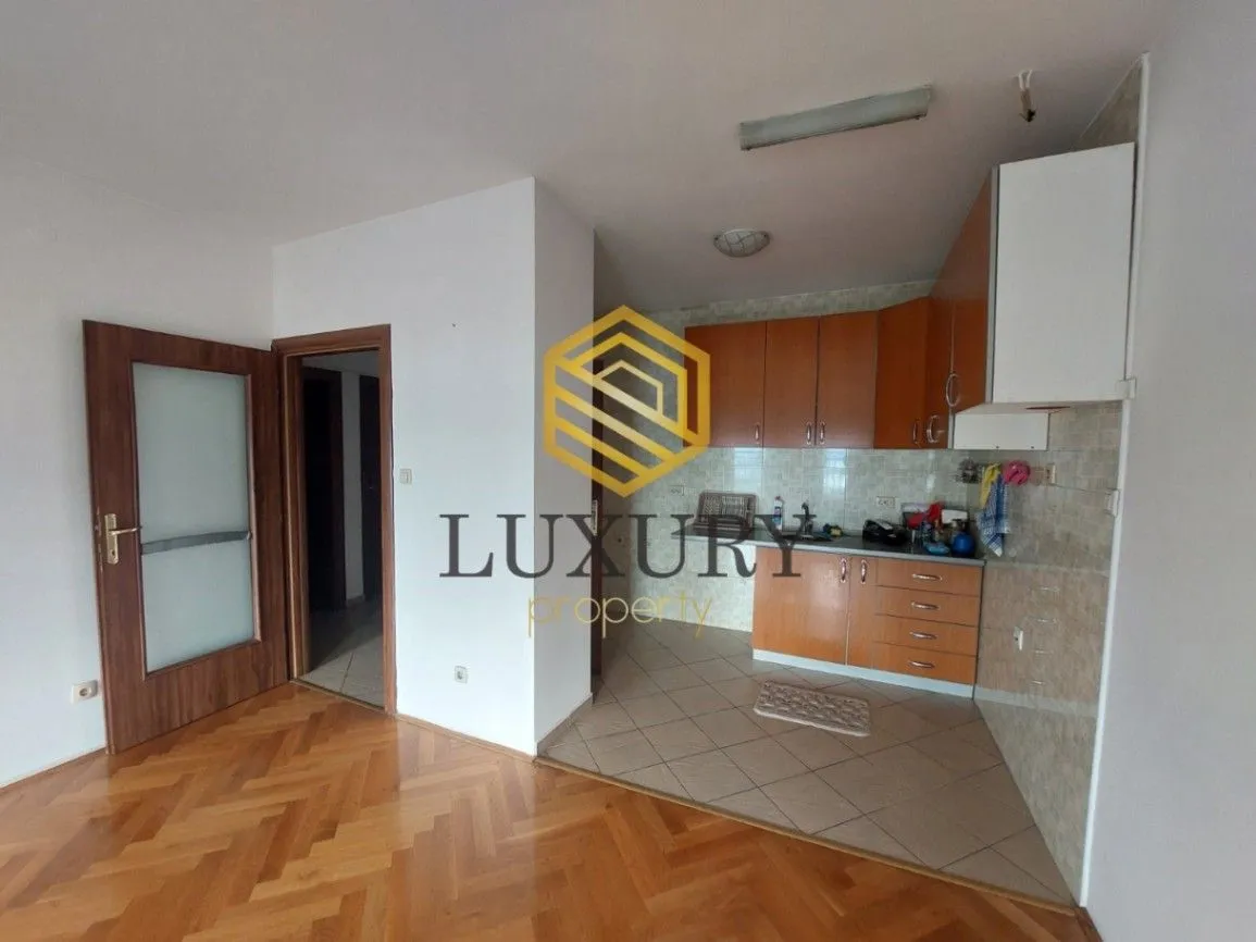 Prodaja, trosoban stan, 80m², Blok 9, Podgorica