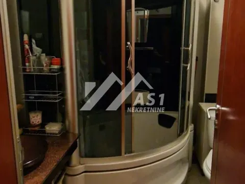 Izdavanje, četvorosoban stan, 99m², Centar, Novi Sad - image 10