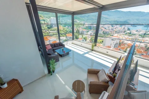 Spacious glazed terrace with seating furniture and a panoramic view of the city. - image 10