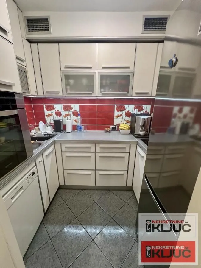 Prodaja, četvorosoban stan, 105m², Spens, Novi Sad Sve Podlokacije