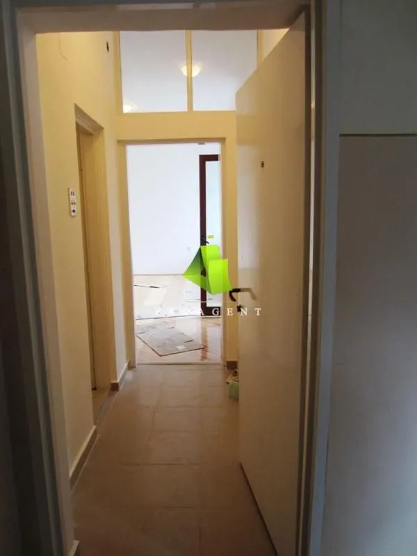 Rent, office space, 55m², Medijana, Niš