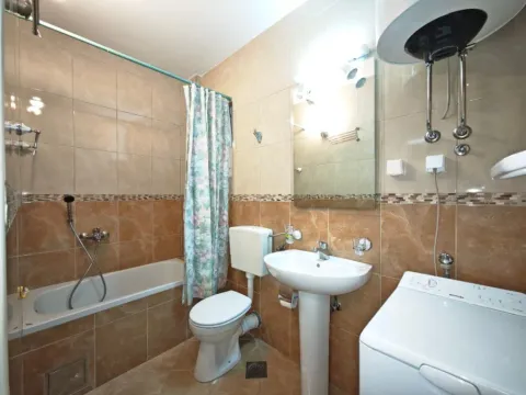 Sale, one bedroom apartment, 39m², Bečići, Budva - image 9