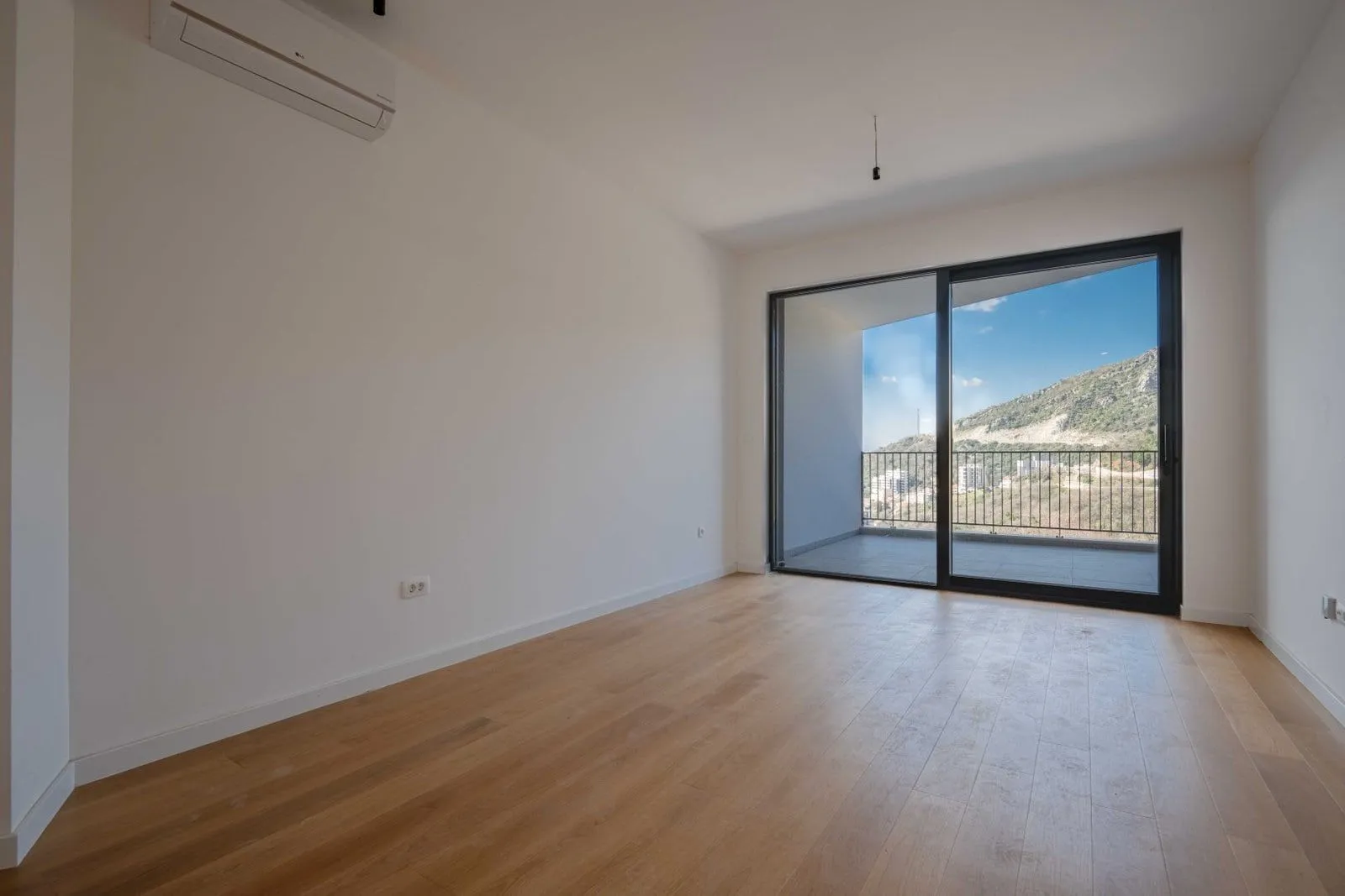 Sale, one bedroom apartment, 60m², Bečići, Budva