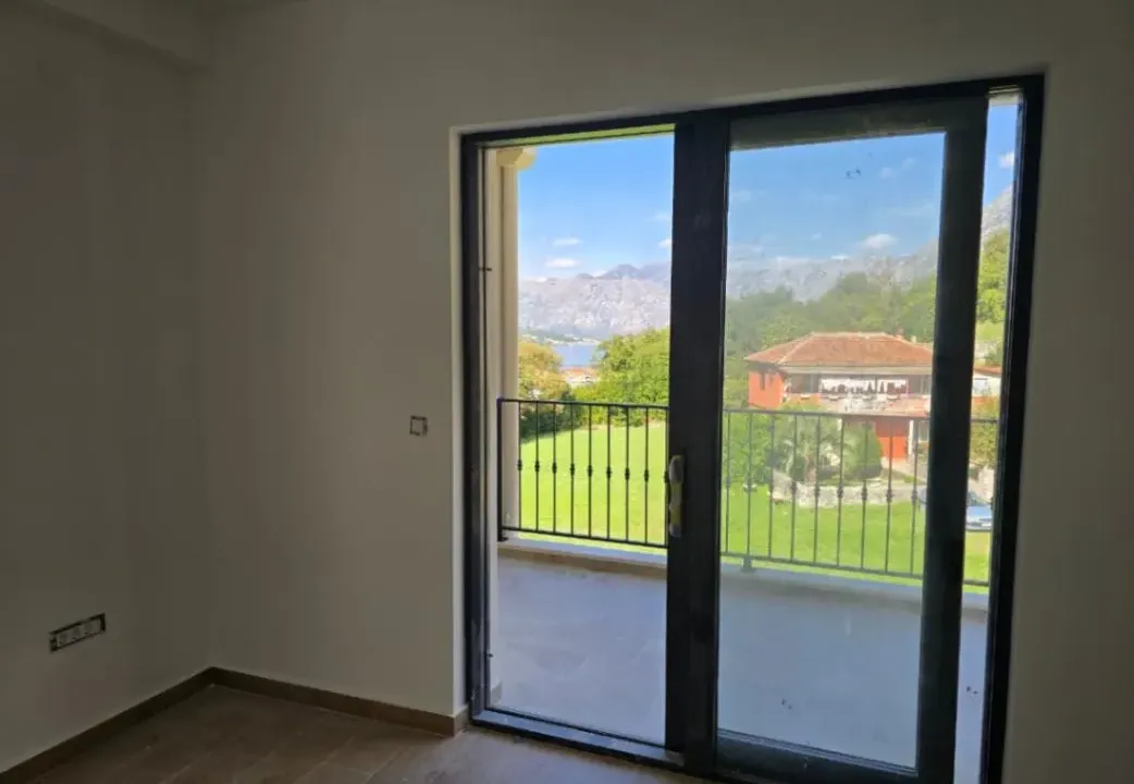 Sale, three bedroom apartment, 94m², Škaljari, Kotor