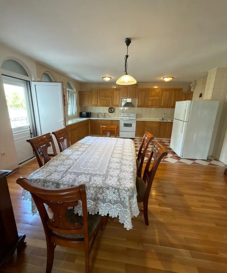 Rent, house, 450m², Zlatica, Podgorica