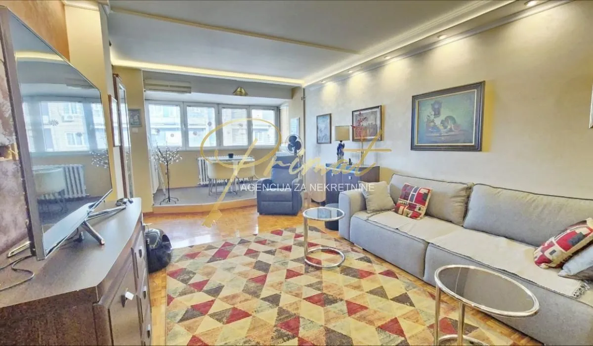 Izdavanje, dvosoban stan, 62m², Vračar Sve Podlokacije, Beograd