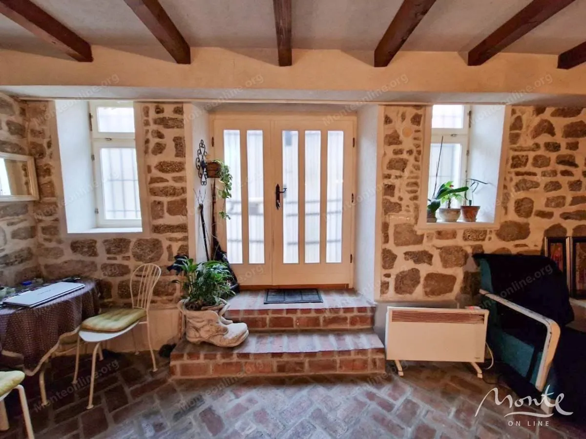 Prodaja, trosoban stan, 106m², Stari Grad, Herceg Novi