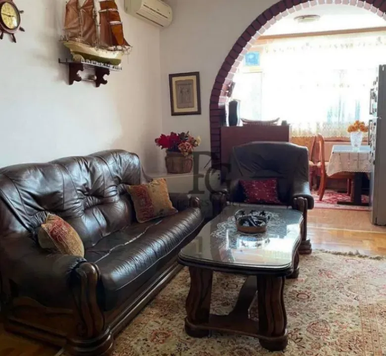 Izdavanje, stan, 60m², Makedonsko naselje, Bar