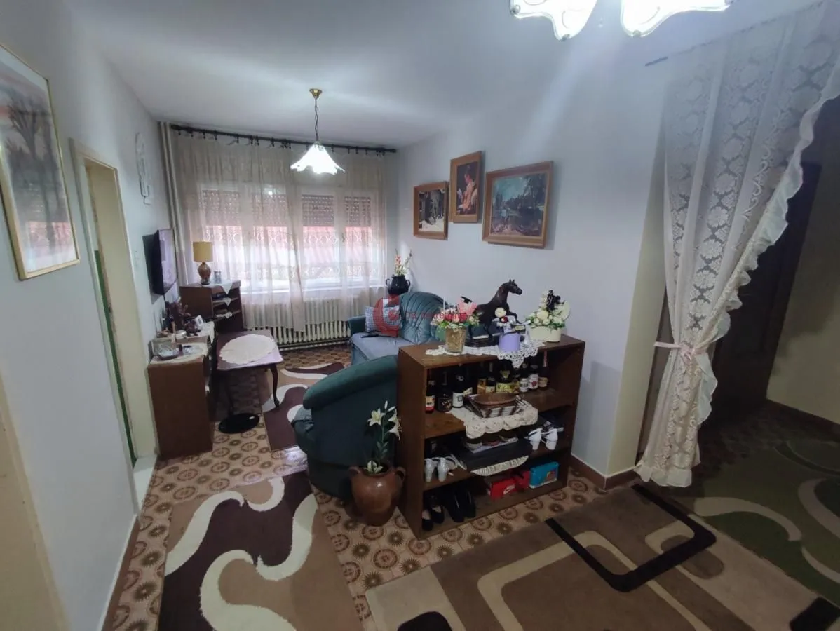 Prodaja, kuća, 250m², Novo Selo, Subotica