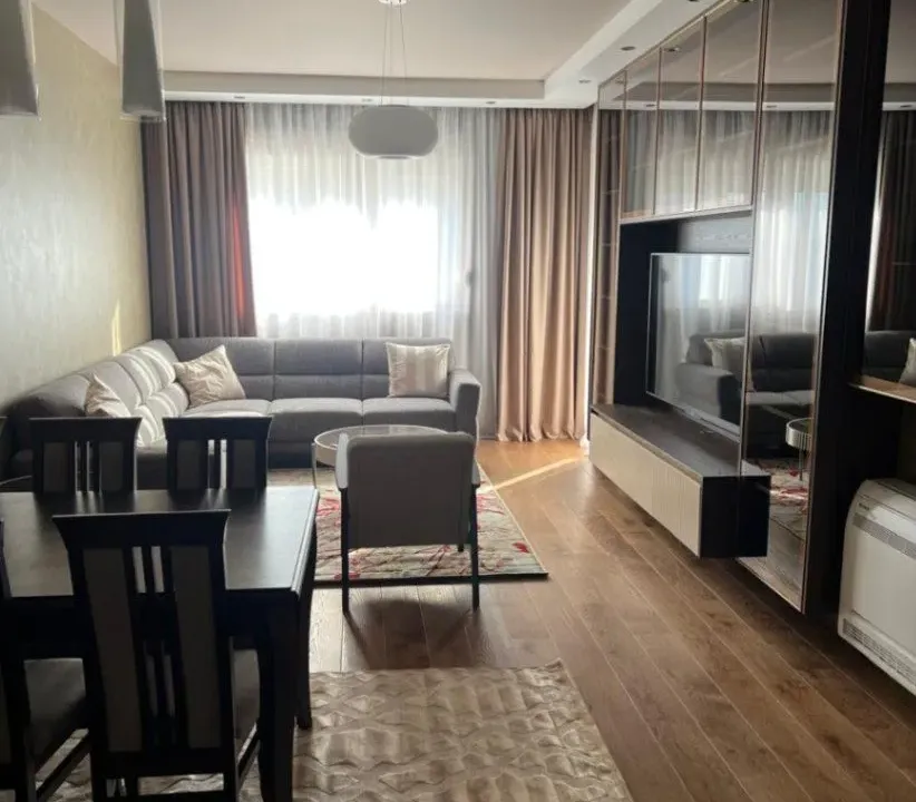 Izdavanje, dvosoban stan, 70m², Central Point, Podgorica