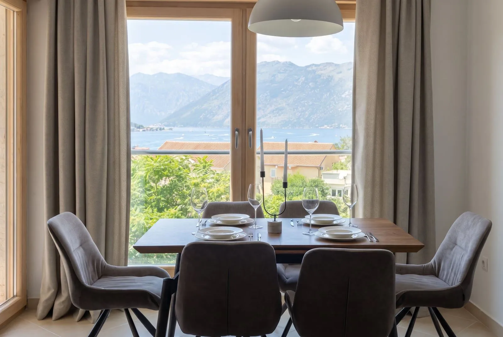 Prodaja, dvosoban stan, 52m², Dobrota, Kotor