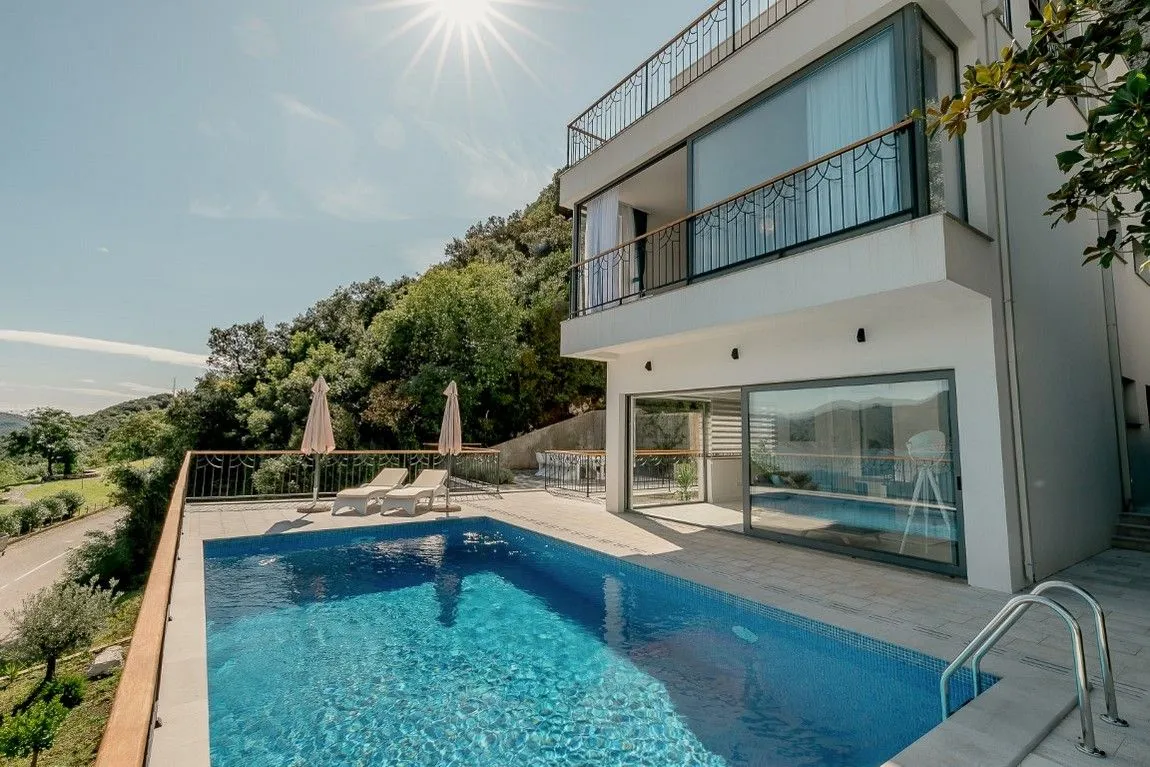 Prodaja, kuća, 236m², Njivice, Herceg Novi