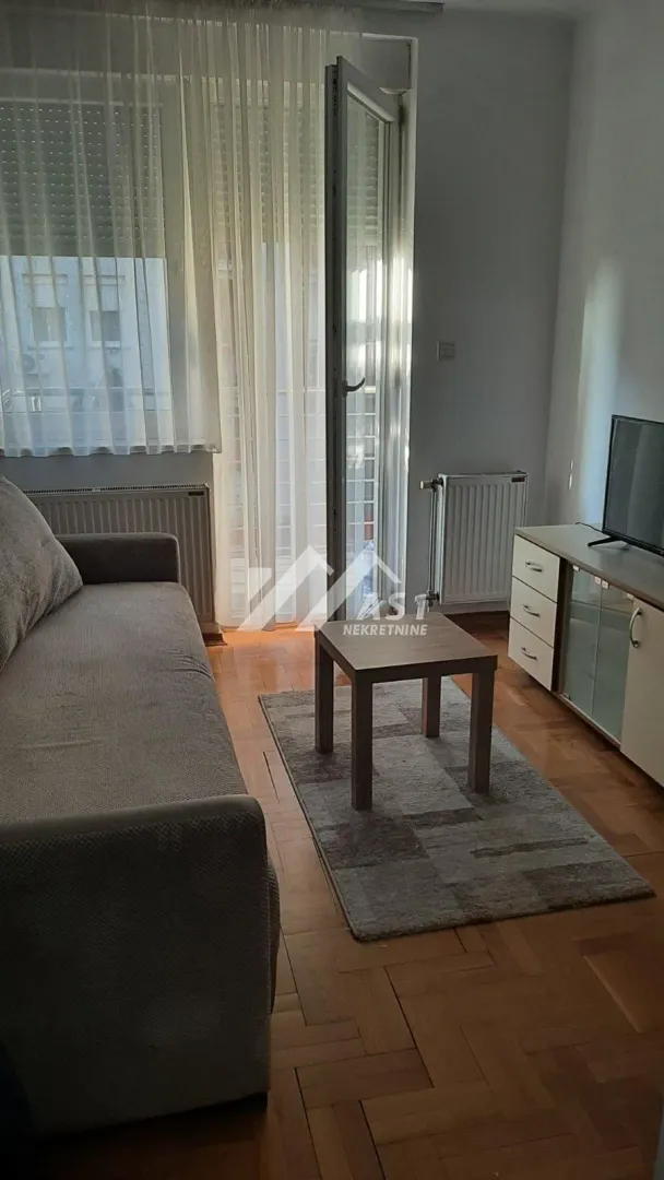 Izdavanje, jednosoban stan, 35m², Adamovićevo Naselje, Novi Sad Sve Podlokacije