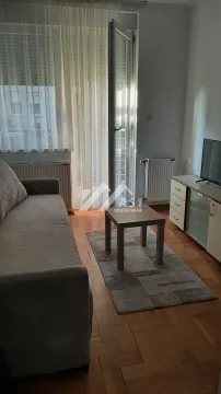 Stan in Adamovićevo Naselje