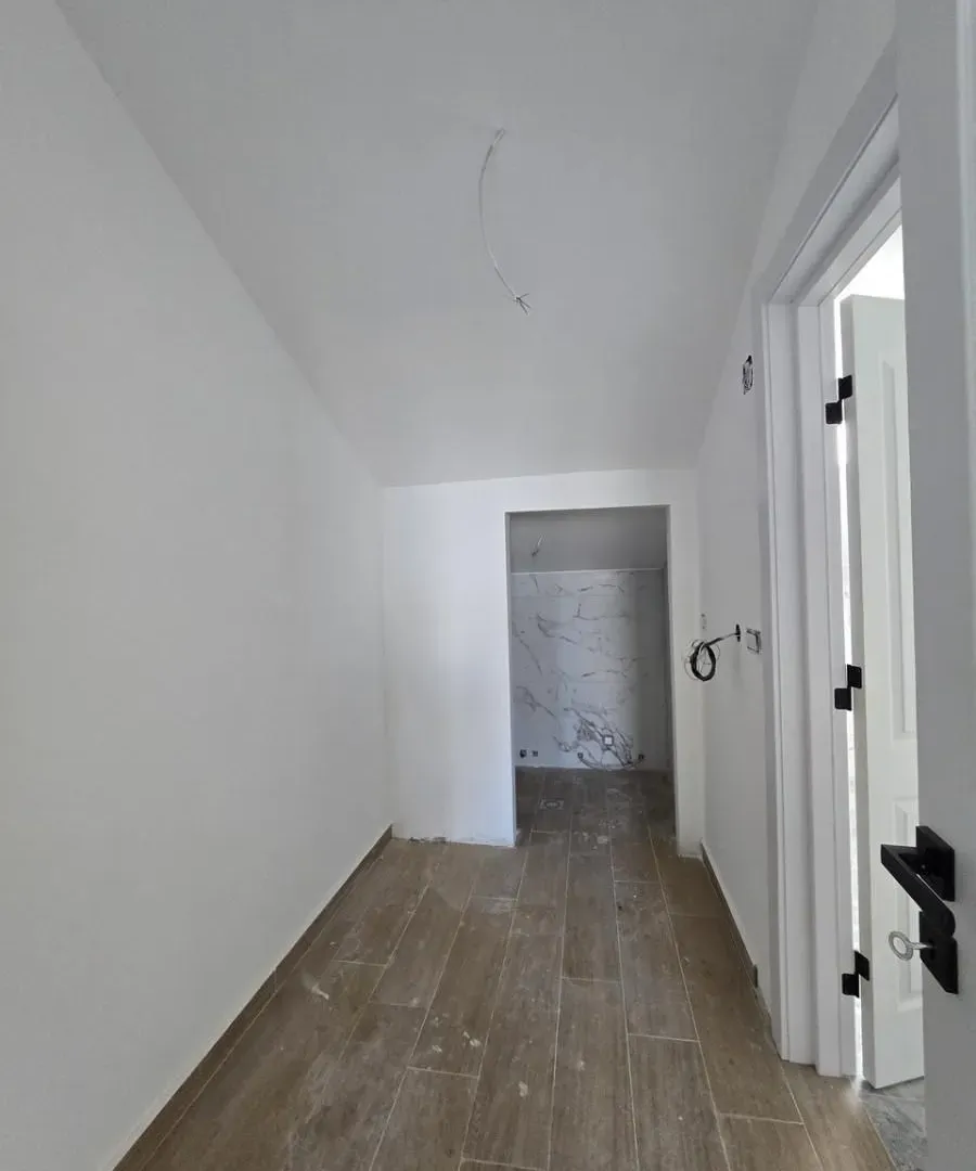 Prodaja, trosoban stan, 94m², Škaljari, Kotor