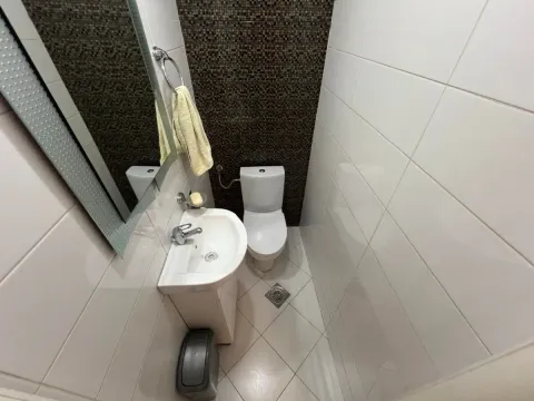 Izdavanje, kuća, 330m², Tološi, Podgorica - image 12