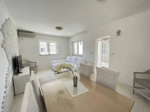 Rent, one bedroom apartment, 55m², Đenovići, Herceg Novi