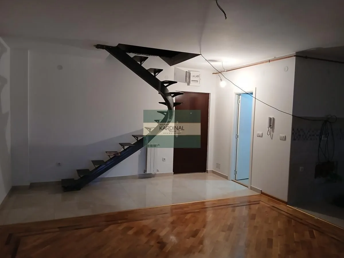 Prodaja, garsonjera, 42m², Erdoglija, Kragujevac