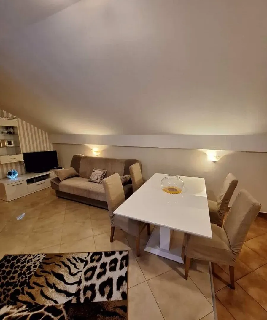 Izdavanje, dvosoban stan, 70m², Donja Gorica, Podgorica