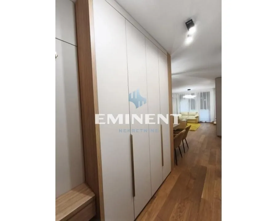 Izdavanje, trosoban stan, 65m², Čubura, Beograd