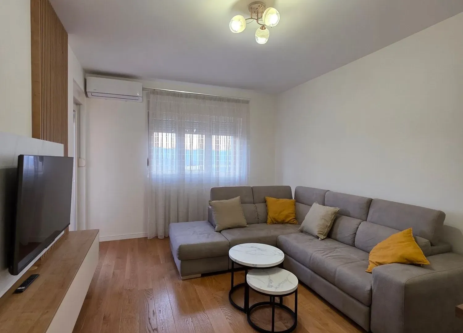 Izdavanje, jednosoban stan, 49m², Central Point, Podgorica