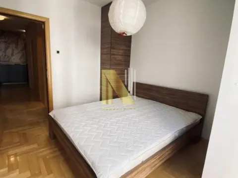 Izdavanje, četvorosoban stan, 98m², Centar, Novi Sad - image 8