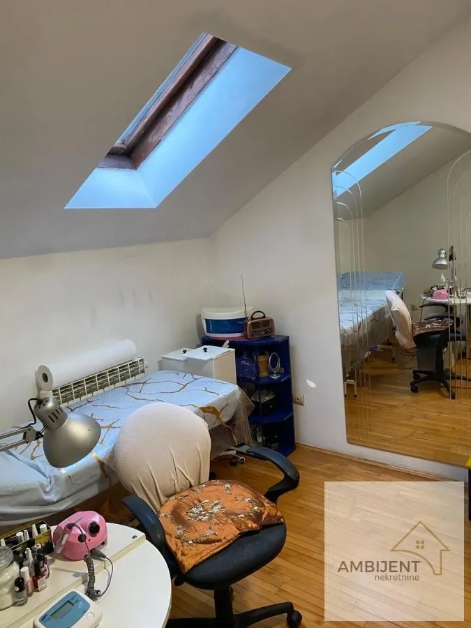 Prodaja, četvorosoban stan, 104m², Zemun Centar, Zemun Sve Podlokacije