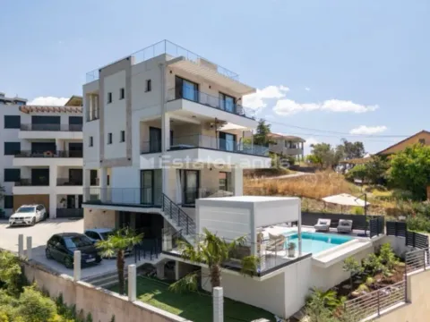 Izdavanje, kuća, 400m2, Kalimanj, Tivat Izdavanje, kuća, 400m2, Kalimanj, Tivat
