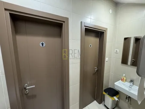 Sale, office space, 370m², Blok 9, Podgorica - image 15