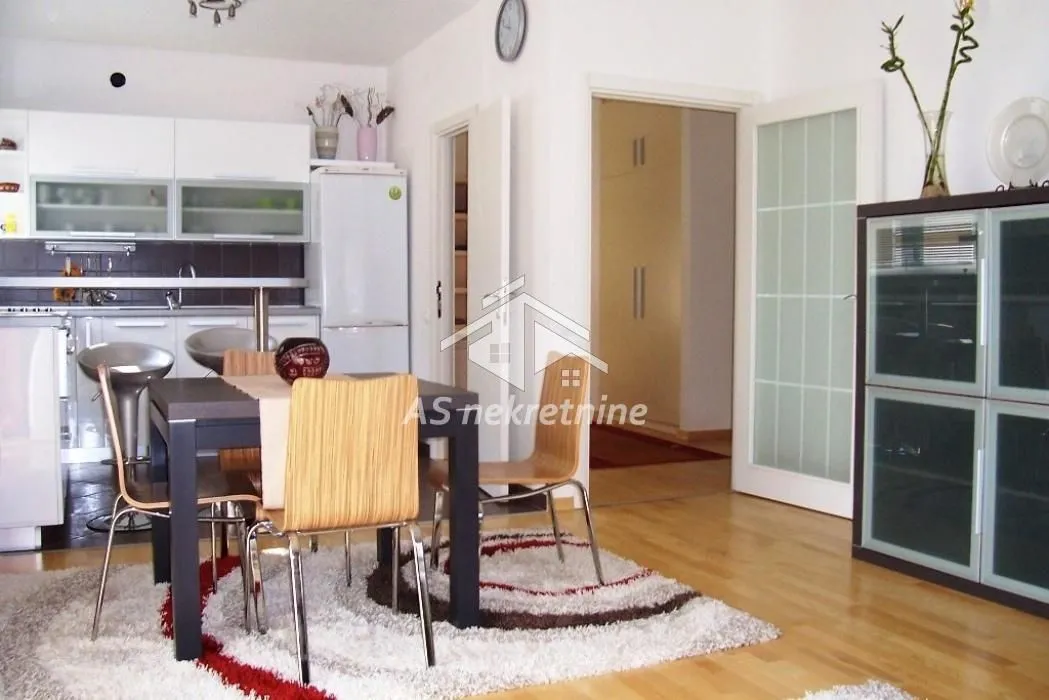 Izdavanje, dvosoban stan, 70m², Novi Beograd Sve Podlokacije, Beograd