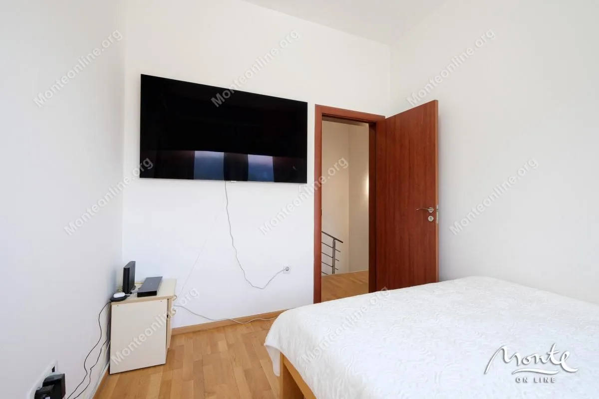 Sale, four bedroom apartment, 150m², Rozino, Budva