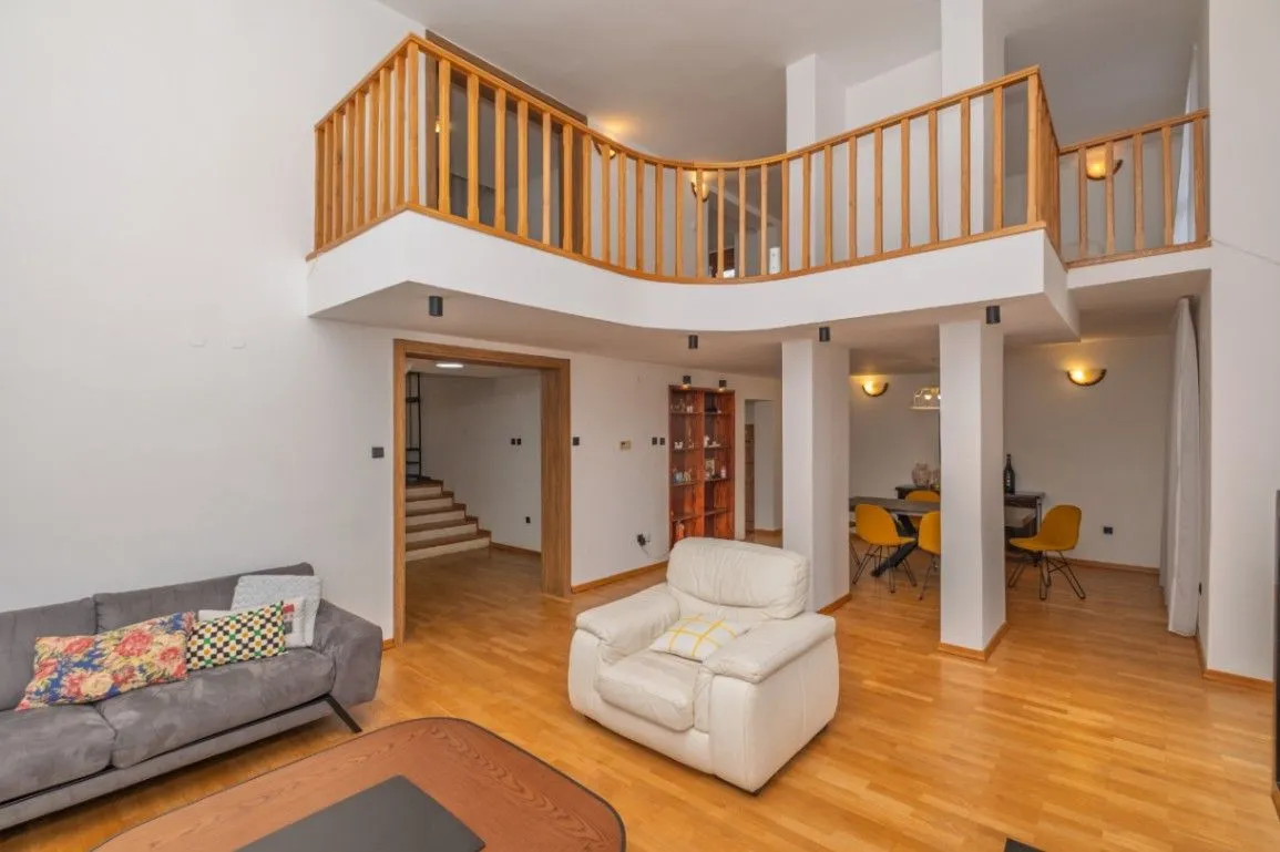 Rent, five bedroom apartment, 280m², Gorica C, Podgorica