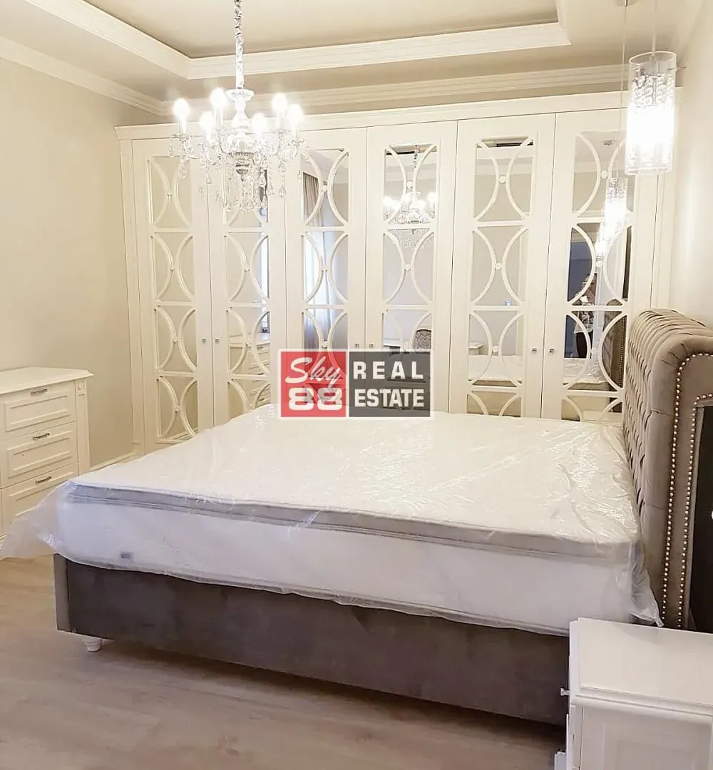 Izdavanje, stan, 215m², Senjak, Beograd
