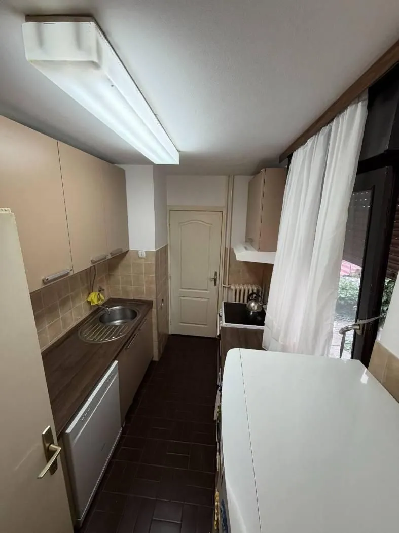 Rent, four bedroom apartment, 93m², Novi Beograd Blok 72, Novi Beograd Sve Podlokacije