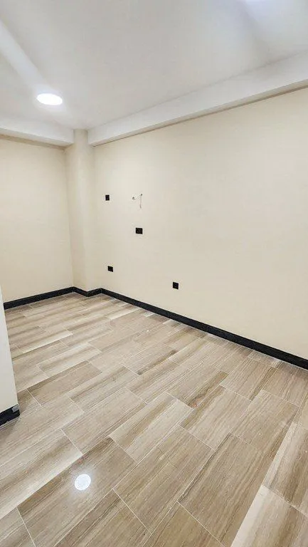 Izdavanje, trosoban stan, 111m², Vezirov Most, Podgorica