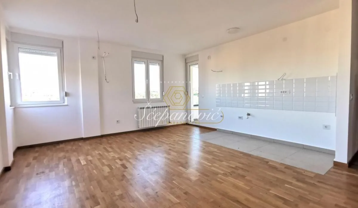 Prodaja, četvorosoban stan, 80m², Petrovaradin, Novi Sad