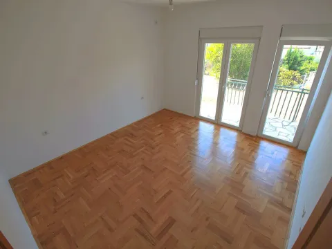 Prodaja, kuća, 188m², Centar, Bar - image 4