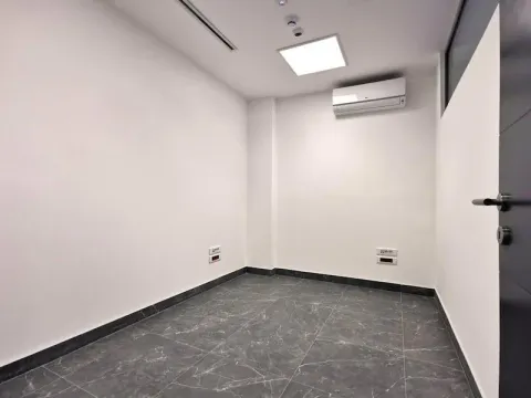 Rent, office space, 77m², Centar, Podgorica - image 8