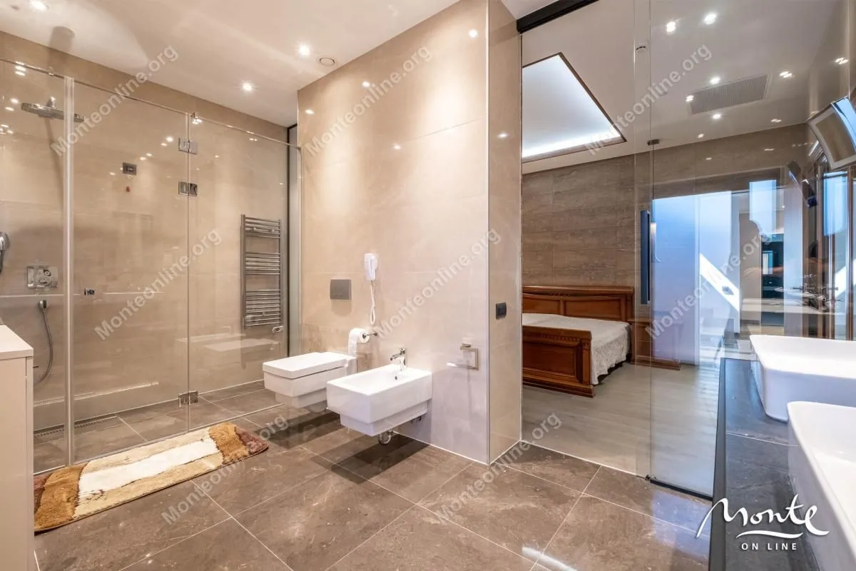 Prodaja, trosoban stan, 230m², Bogišići, Tivat