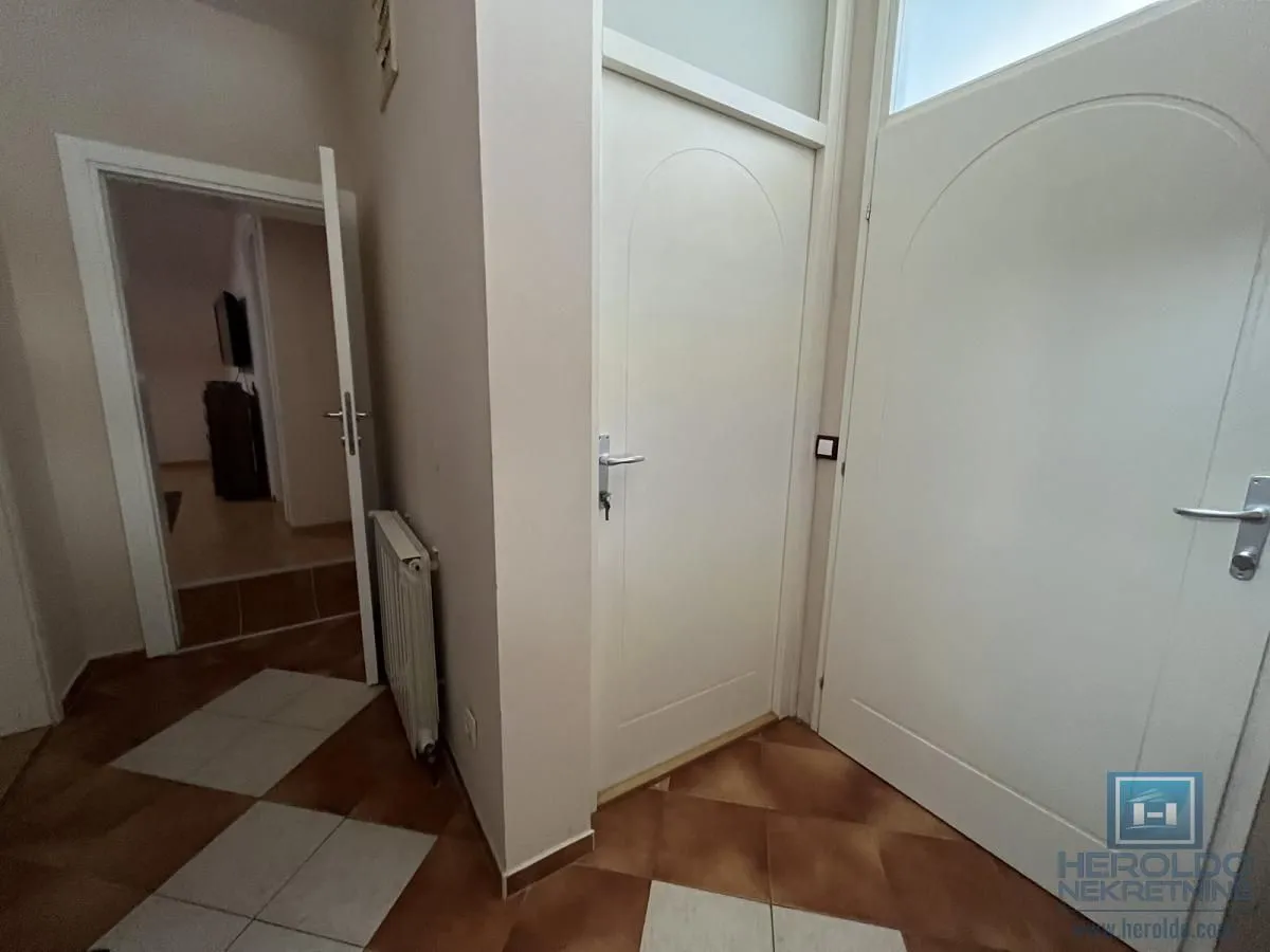 Prodaja, kuća, 400m², Centar, Jagodina