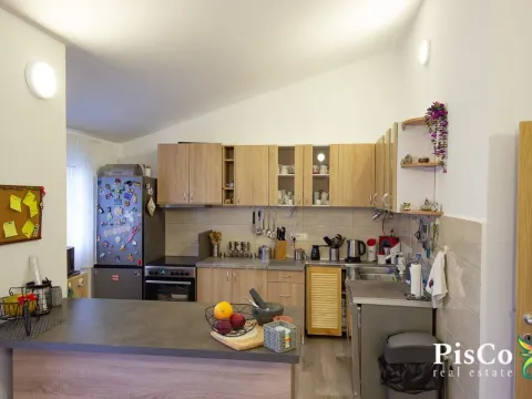 Prodaja, kuća, 200m², Donja Gorica, Podgorica - image 10