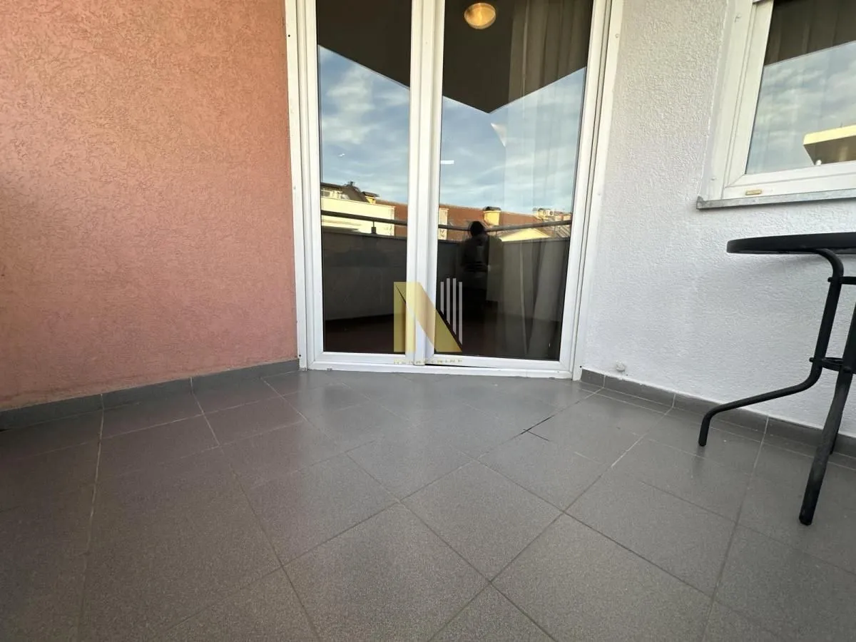 Prodaja, četvorosoban stan, 110m², Socijalno, Novi Sad Sve Podlokacije