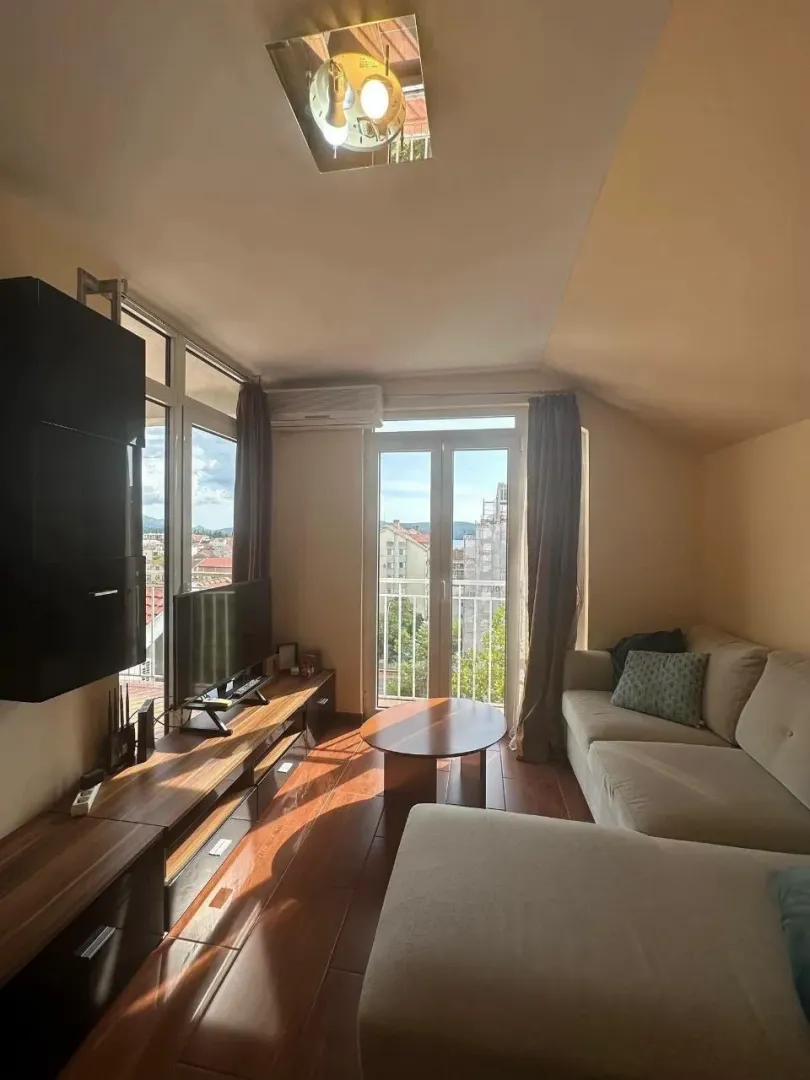 Rent, one bedroom apartment, 50m², Centar, Tivat