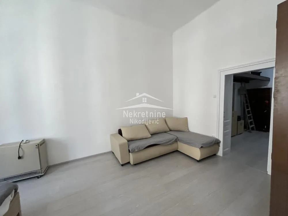 Izdavanje, dvosoban stan, 71m², Zemun Centar, Zemun Sve Podlokacije